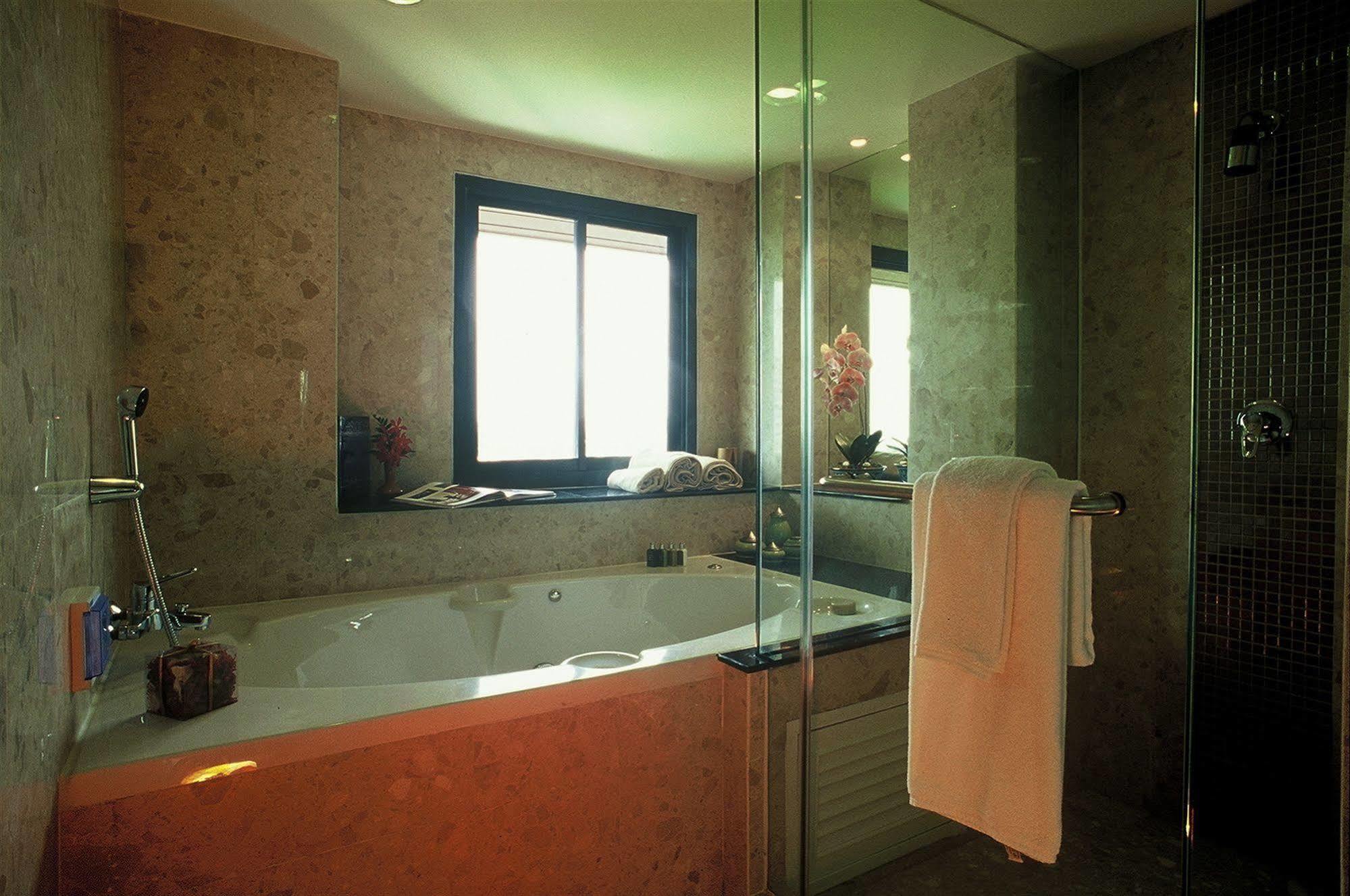 Gardengrove Suites バンコク都 エクステリア 写真